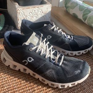 NWOB On Cloud Running Sneakers - Navy - EU 41 US 9.5 womens - (*worn once*)